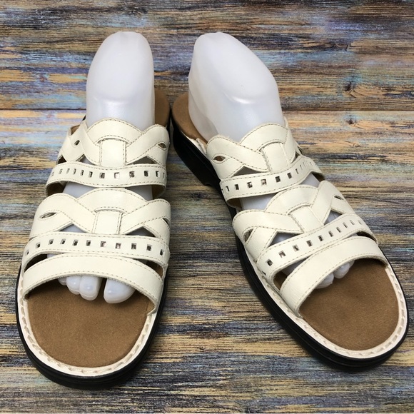 Clarks Womens Sliders Slip on Sandals Cutout Accent Leather Size 11N - Picture 9 of 11